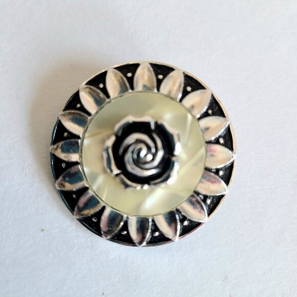 Vintage 1980's round black and silver scarf clip. - Picture 4 of 4